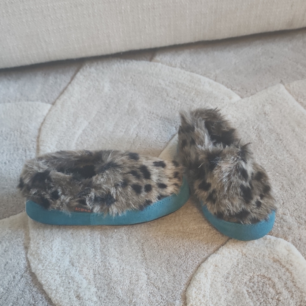 Leopard Print Slippers By Acorn Size 12.5 - 13.5 Kids
